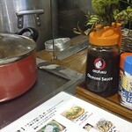 Teppanyaki To Okonomiyaki Mishimaya - 卓上、目の前には牛すじ煮込みの鍋