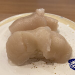 Sushi Choushi Maru Miyabi - 厚切り活ほたて　６３８円　(2021/07)