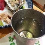 Sushi Souichi - 飲みやすいきれいなお酒。錫のグラス♫