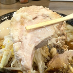 豚ラーメン 榊 - チャーシューは普通だね。
