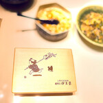 鰻割烹 伊豆栄 梅川亭 - 見慣れた箱です。