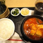 韓国厨房 尹家の食卓 - スンドウゥブチゲ定食