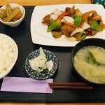 ほまれ菜食堂 - 「とり肉と色どり野菜黒酢炒め定食」1,045円税込み