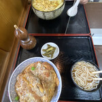 Takedaya Soba - 2021年7月。カツ丼とカレー南蛮大盛。