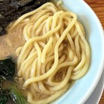 Takano Ya - 近藤製麺の中太麺は弾力がありました。