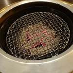 Yakiniku Heijo En - 炭火、吸引しているので煙はほぼありません。