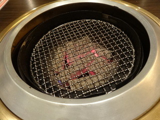 Yakiniku Heijo En - 炭火、吸引しているので煙はほぼありません。