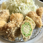 豚肉料理店 シロッコ - 肉は豚カツとトロなんこつのカツ。
野菜は山芋、オクラ、茄子、ゴーヤのカツ。