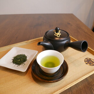 Japanese tea carefully selected from all over the country. Enjoy the difference