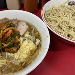 ラーメン二郎 - ラーメン（780円）＋つけ（100円）＋九条ねぎキムチ（100円）、ニンニクコール