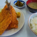 春美食堂 - イワシフライ定食