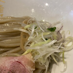 Menja Sugure -  白つけ麺 極太麺 900円 (冷盛 薬味たち)