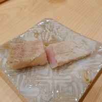 かがみ - アカムツ。火入れが抜群で、肉のような味わいすらある逸品。