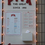 PITA THE GREAT - ビルの外階段からお店に入れます。看板が目印。