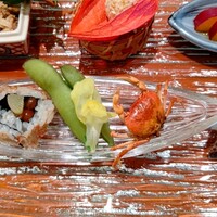 寿司英 - 巻き寿司(数の子、イクラ)、枝豆、蟹の素揚げ、ツブ貝