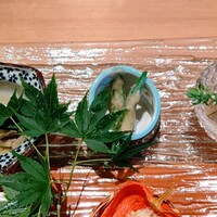 寿司英 - 稚鮎南蛮漬け、オクラごま和え、蓴菜(ｼﾞｭﾝｻｲ)と穂紫蘇