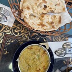 Salaam Curry - ダリーム（ハリーム）とチャパティ
            （食べかけ画像ですみません）