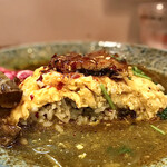 大衆中遊華食堂 八戒 - 7月 今月のカリィ 鰻とふあふあ卵の酸麻辣カリィ 魯肉トッピング 断層