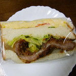 ブランジェリーショコラ - カツサンド。ワイルドな外観