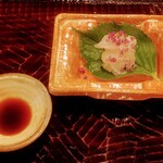 勢麟 - 紫陽花に模して　ハモのお造りは骨を切らずに骨を抜いて　すごいわぁ