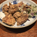 Katsugyo Shunsai Ashibi - 若鶏唐揚げ、648円。味付け濃いめ。