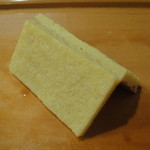 小判寿司 - 玉　寿司屋の卵は元来、薄いんだそうです。