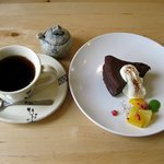 ノラカフェ - ケーキ＆コーヒー（セットで100円引き）