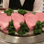 ステーキハウス バロン - （初回訪問時）削る前の見せ肉♪