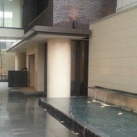リストランテ カノビアーノ 福岡 - 水のある入口って良いですね。