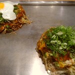 湊商店 - 奥：湊スペシャル目玉焼き　手前：海の幸焼き野菜W