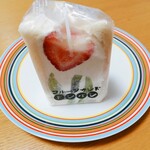 食パン専門店 ドンパン - いちごの花（チューリップデザイン）