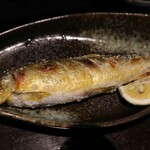 さかな料理 海鮮職人 - 特大アユ(690円)