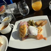 R restaurant & bar - 