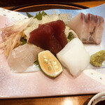 江戸銀 - つまみのお造り　カツオ、ヒラメ、イカ、そしてプリ　ツマのミョウガがいい
