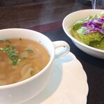 山の洋食屋 フレール - 新鮮野菜サラダと、熱々な野菜スープ