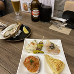 Seafood Bar SONRISA - 前菜と、新鮮で大きなかき！
