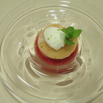 イタリアンレストラン Zucca - 山梨赤坂園・桃のコンポート　プラムのソース