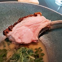 クラフタル - ⚫仔豚のロースト  　千葉県カシュー仔豚のローストをポルチーニ茸、ソーメンカボチャ、豆苗、豚骨スープとともに