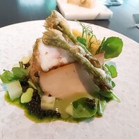 クラフタル - ⚫マハタのフリット 山うど  鮑  ロメインレタス  胡瓜と大葉のソースとともに