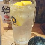 Kushiyaki Roman Hakki - 酎ハイ＆カットレモン(4) ※残りのレモンを投入