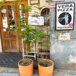 トラットリア ピッツェリア polipo - お店の外観(入口付近)です。