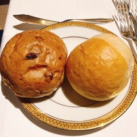 ラ・メール ザ クラシック - ハードロール、クルミとオレンジのパン