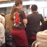 ラーメン雷鳥 - 店員さんは揃いのユニフォーム