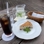 ガーデンレストラン 風舎 - ブルーベリーチーズケーキとアイスコーヒー（萩原珈琲）