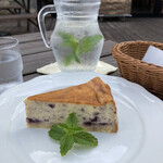 ガーデンレストラン 風舎 - ブルーベリーチーズケーキ（粉糖無しオーダー）
