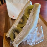 bakery&cafe +one - キウイサンドS(290円税)です。