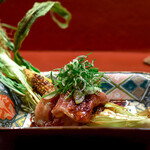 Ji-Cube - 牛肉のガーリックソースがけ