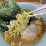 横浜ラーメン 町田家 - 麺リフト