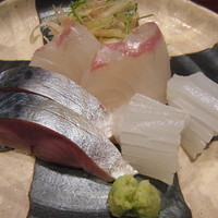 賛否両論 - 鯛、あおりいか、しめ鯖のお造り