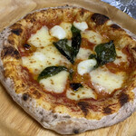 Pizzeria Pino Isola VESTA - 2021年8月。マルゲリータ。テイクアウトで1150円。